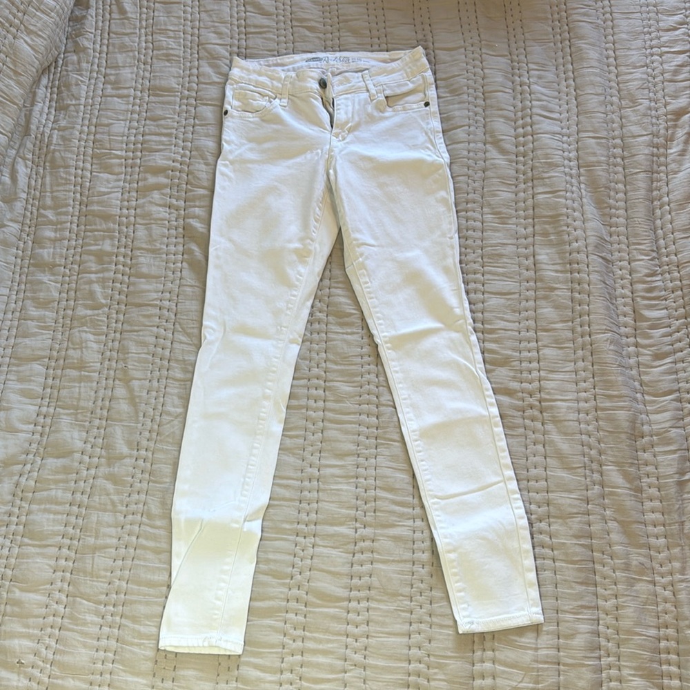 White old navy Rock Star skinny jeans. Size 0.